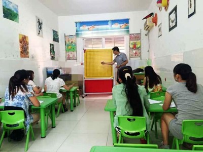 荆门市掇刀区掇刀石幼儿园开展教师围棋培训-