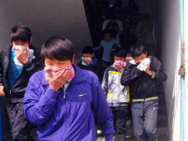 郧西县景阳中学举行防火逃生演练